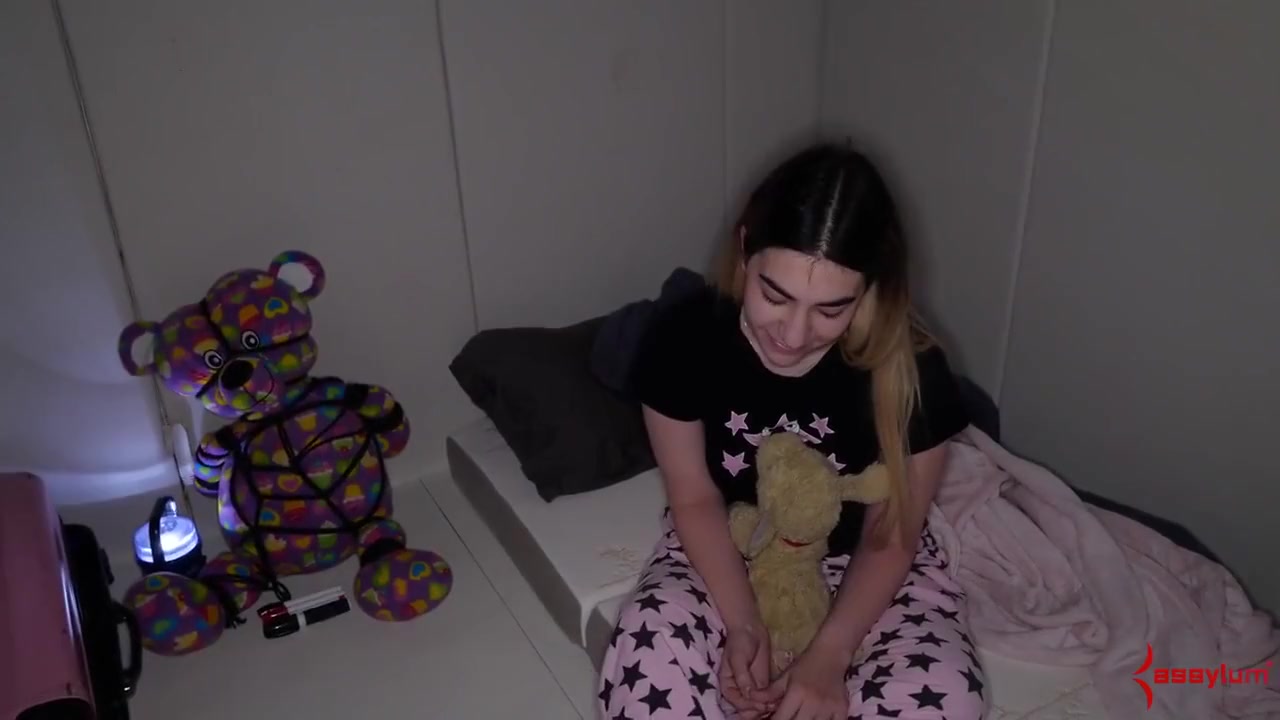 Bdsm teen 18+ Eats Cumshot