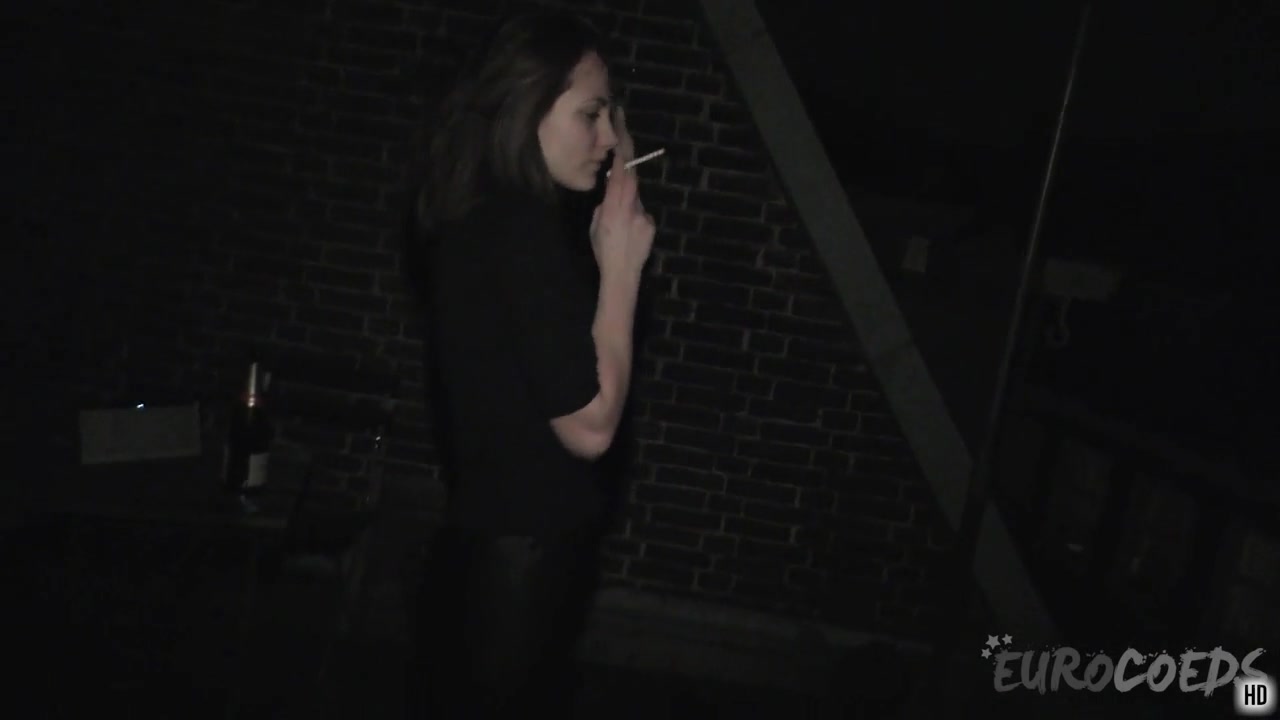 A Night Living On The Red Light District In Amsterdam With Mira - EuroCoeds