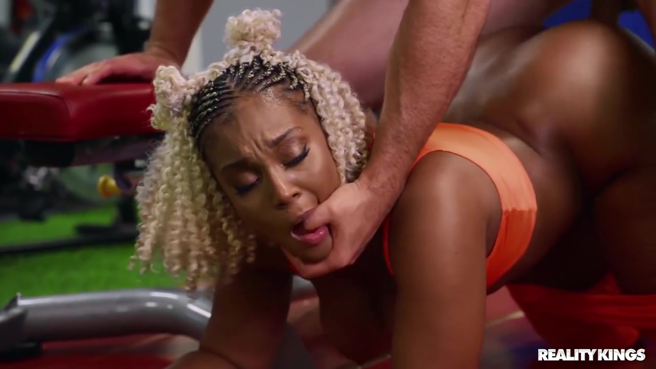 Mimi Curvaceous In Gets Her Black Booty Licked At The Gym