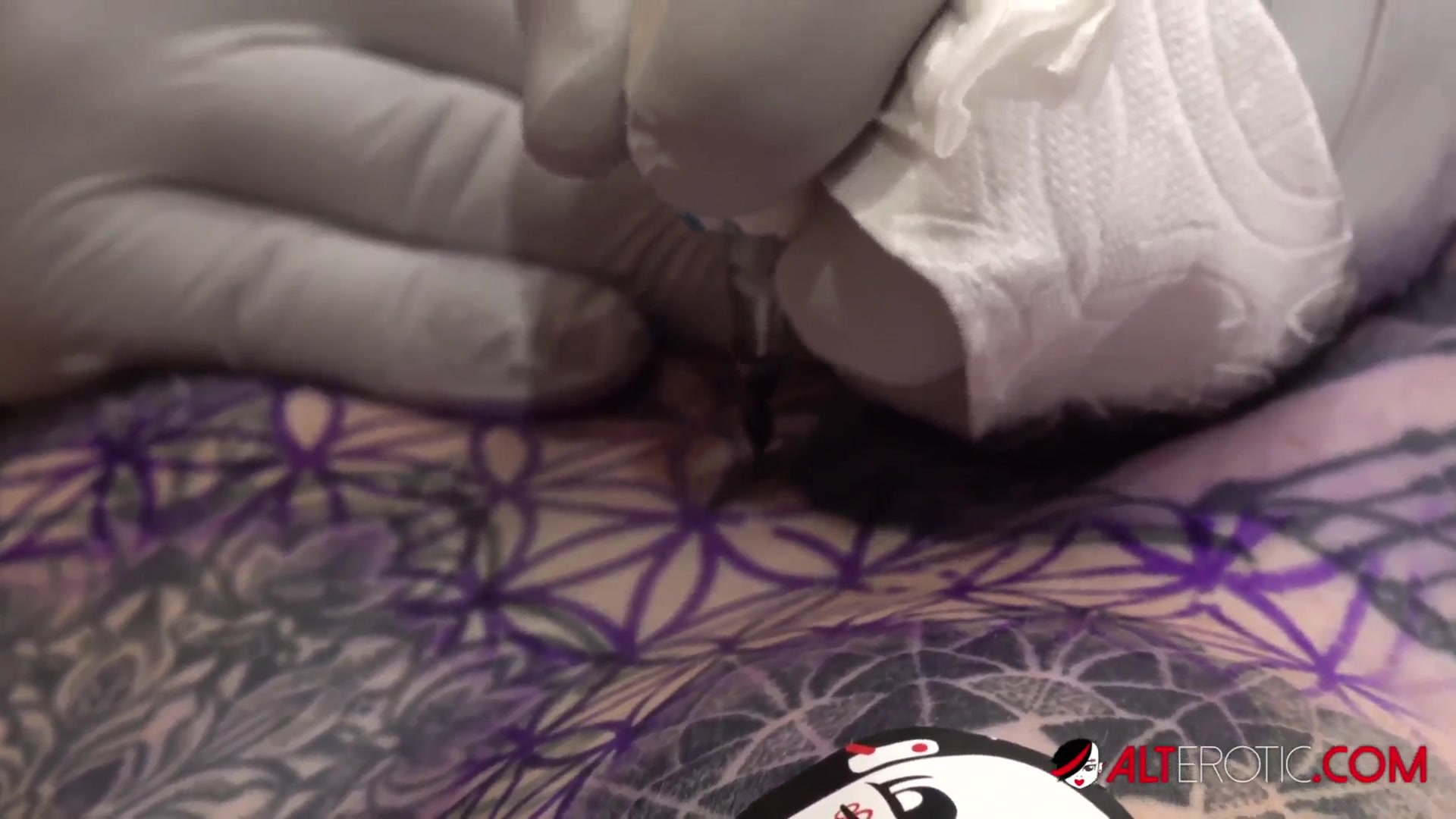 Amber Luke Plays With Her Pussy While Getting a Chest Tattoo