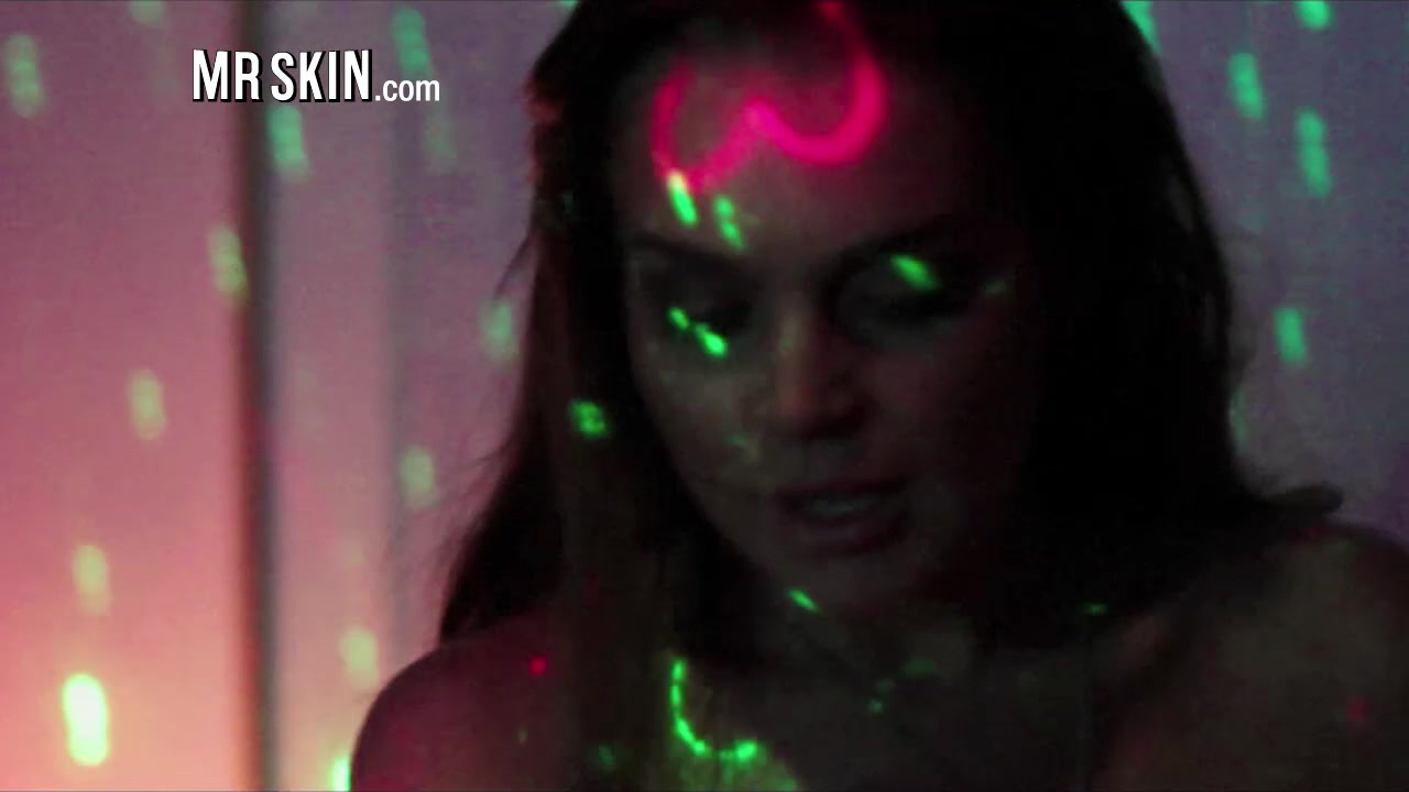 See Elizabeth Olsen's Fake twins in Oldboy - Mr.Skin