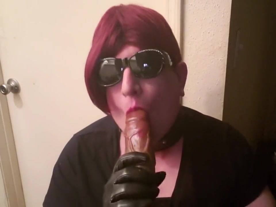 Crossdresser in leather gloves smoking 120 and practicing sucking cock