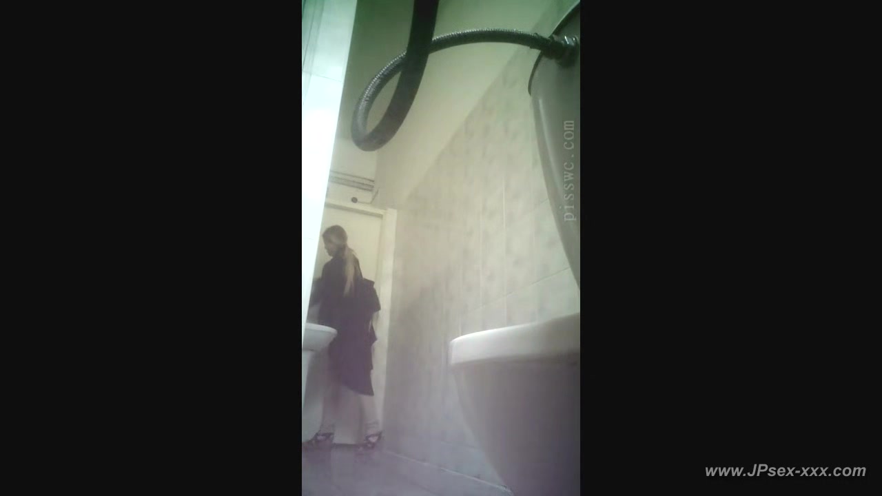 peeping blondes go to toilet.77