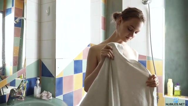 Nicolle in Sexy Shower - Nubiles