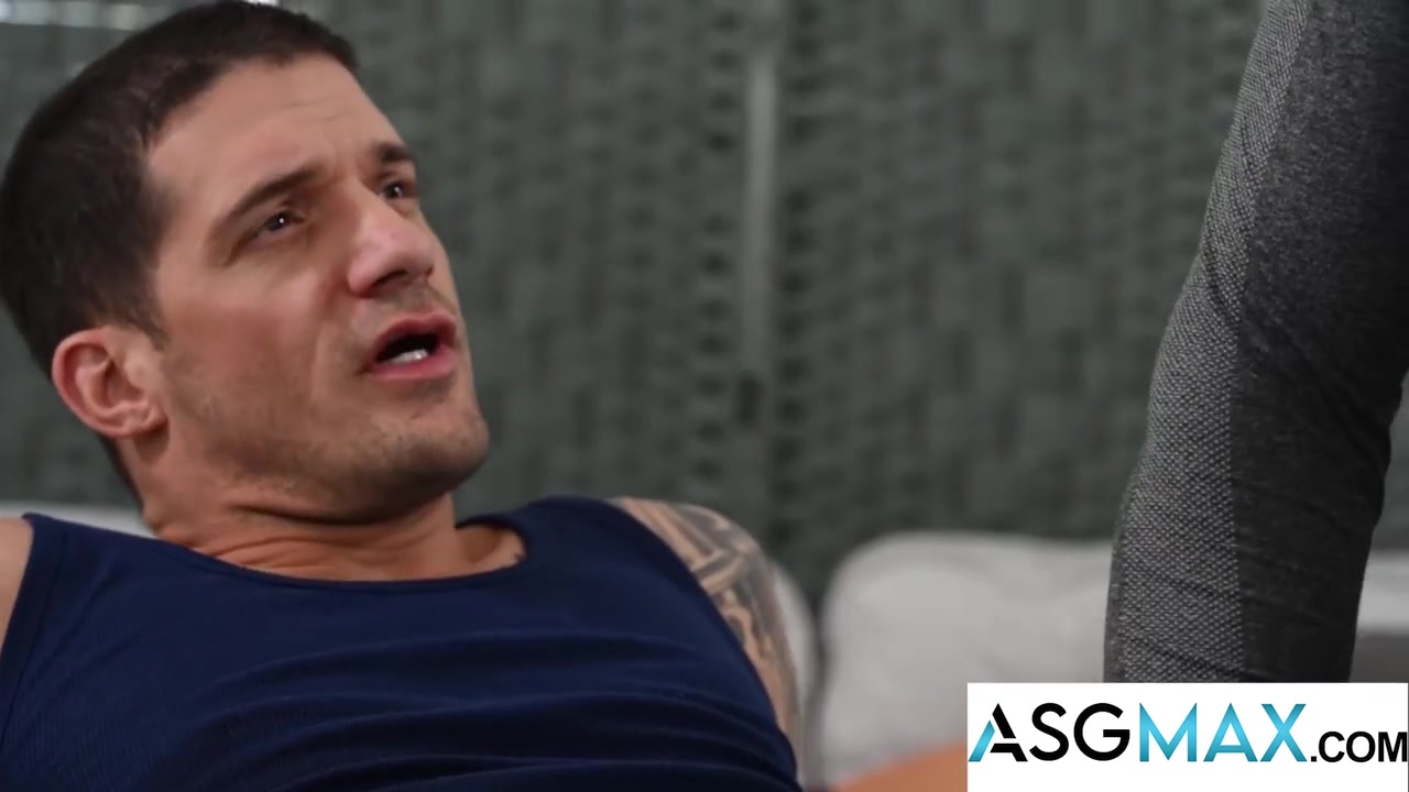 Big Dicked Inked Hunk Fucks His Cute Masseuse Therapist