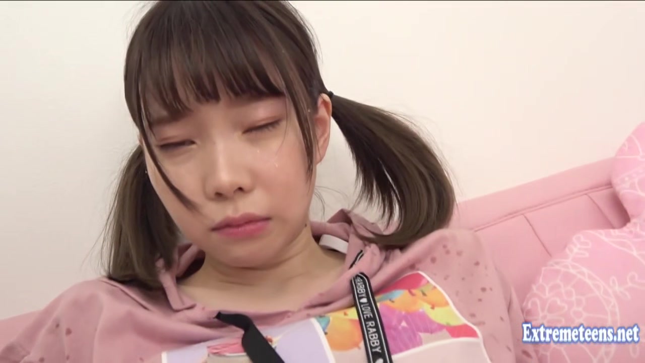 Cute Jav teen 18+ Debutante Risa Explores Her Pussy With Guys Fingers And Vibrator Massive Squirting