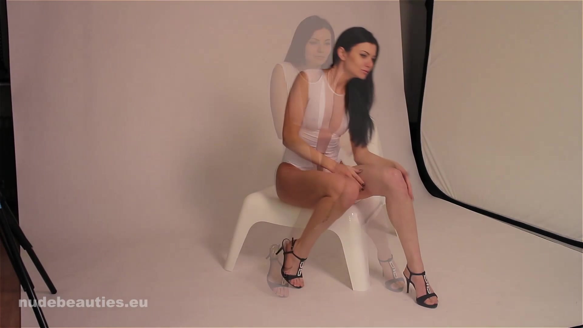 Moon White Chair - Sex Movies Featuring Nudebeauties