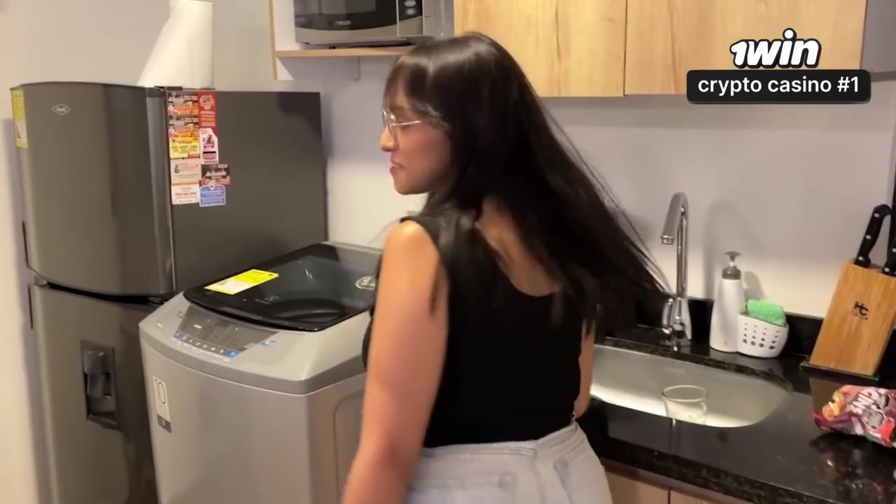 Sexo Duro - I Went Back For My Phone And Found The Cleaning Lady Masturbating On My Bed