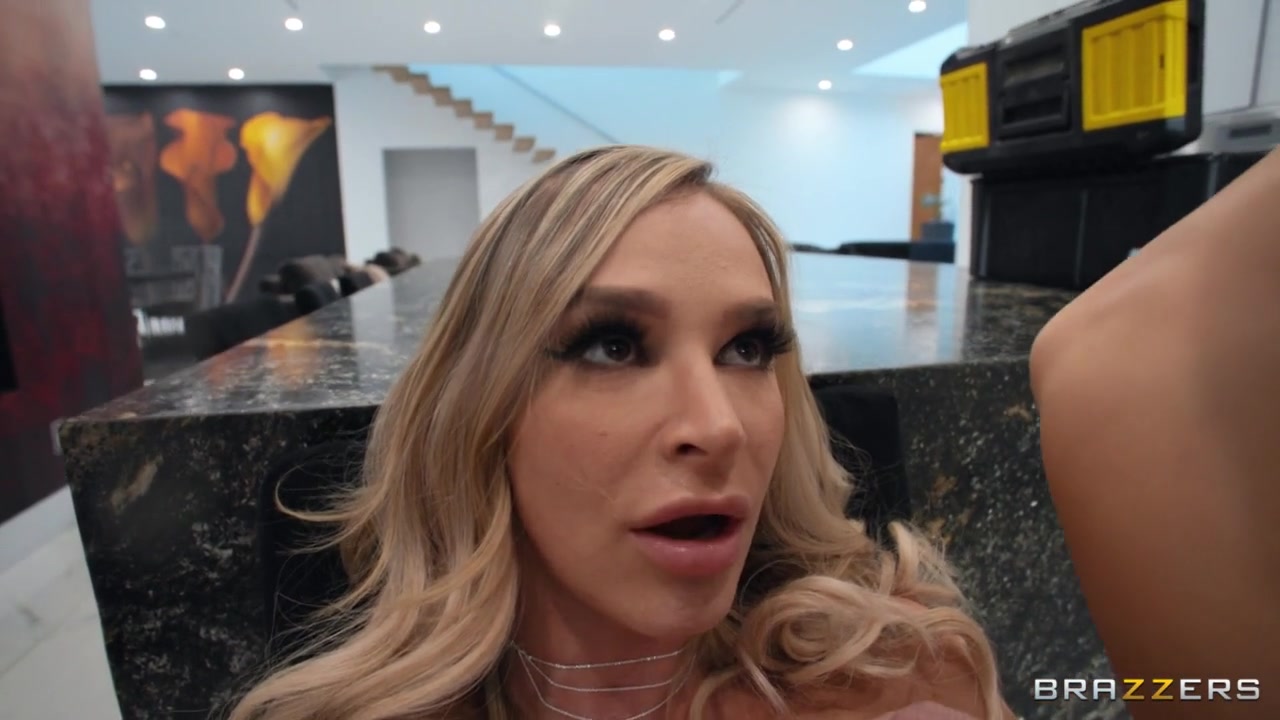 Rimming the Plumber Video With Zac Wild, Emma Hix - Brazzers