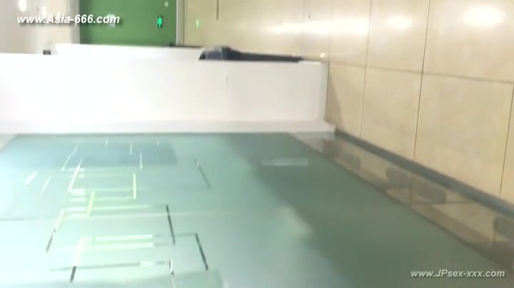 chinese girls go to toilet.124