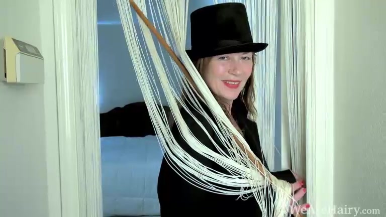 Ophelia Jones enjoys stripping nude and showing it