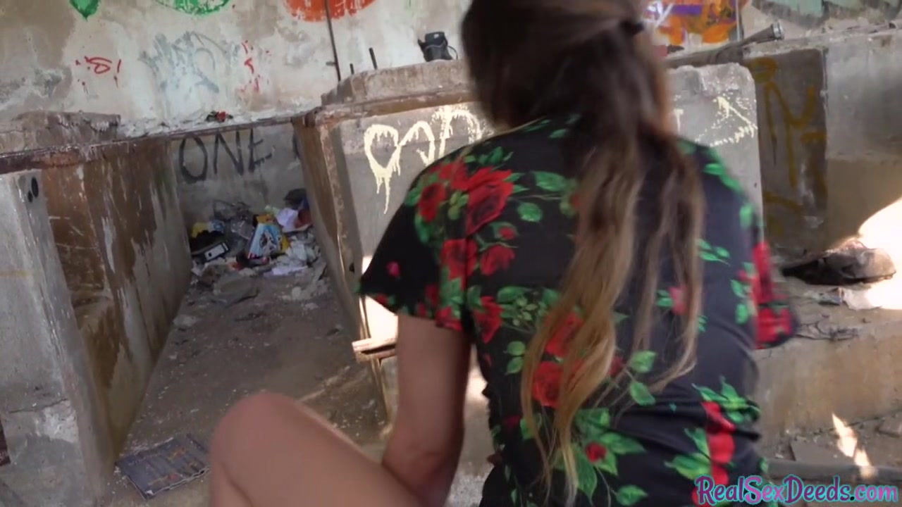 Tricked slut fucked outdoor by agent in doggystyle in POV