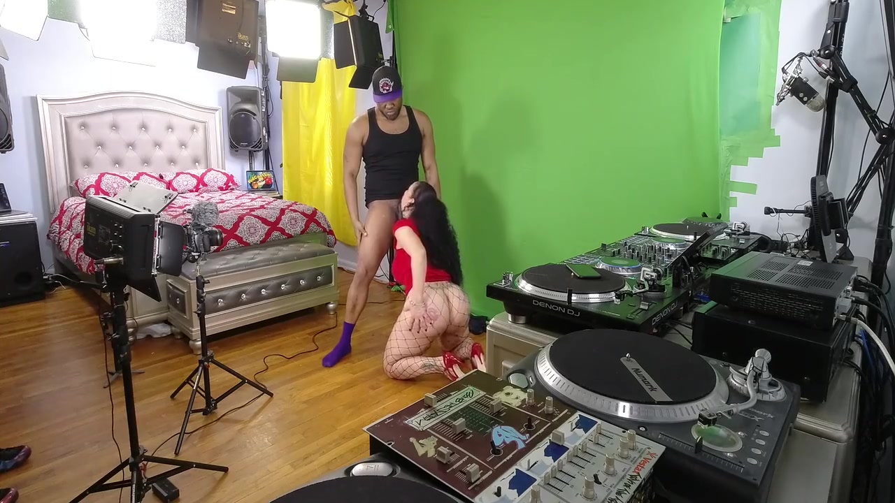 Queen Roguexxx 1 At Camera Angle #2) 4 Min