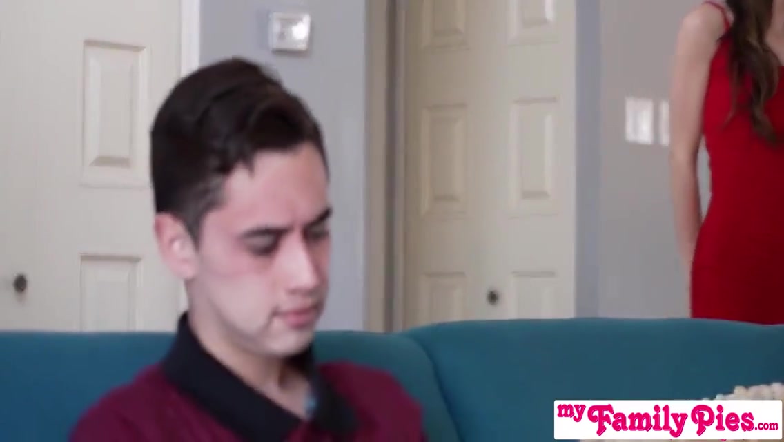 I Feel A Surprise Poking Me Says To Stepbro -s26:e1 15 Min With Kylie Quinn
