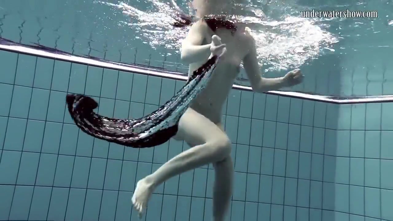 Loris Licicia Bouncing Her Tits Underwater