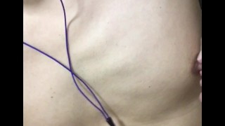 アヘアヘで乳首弄じり