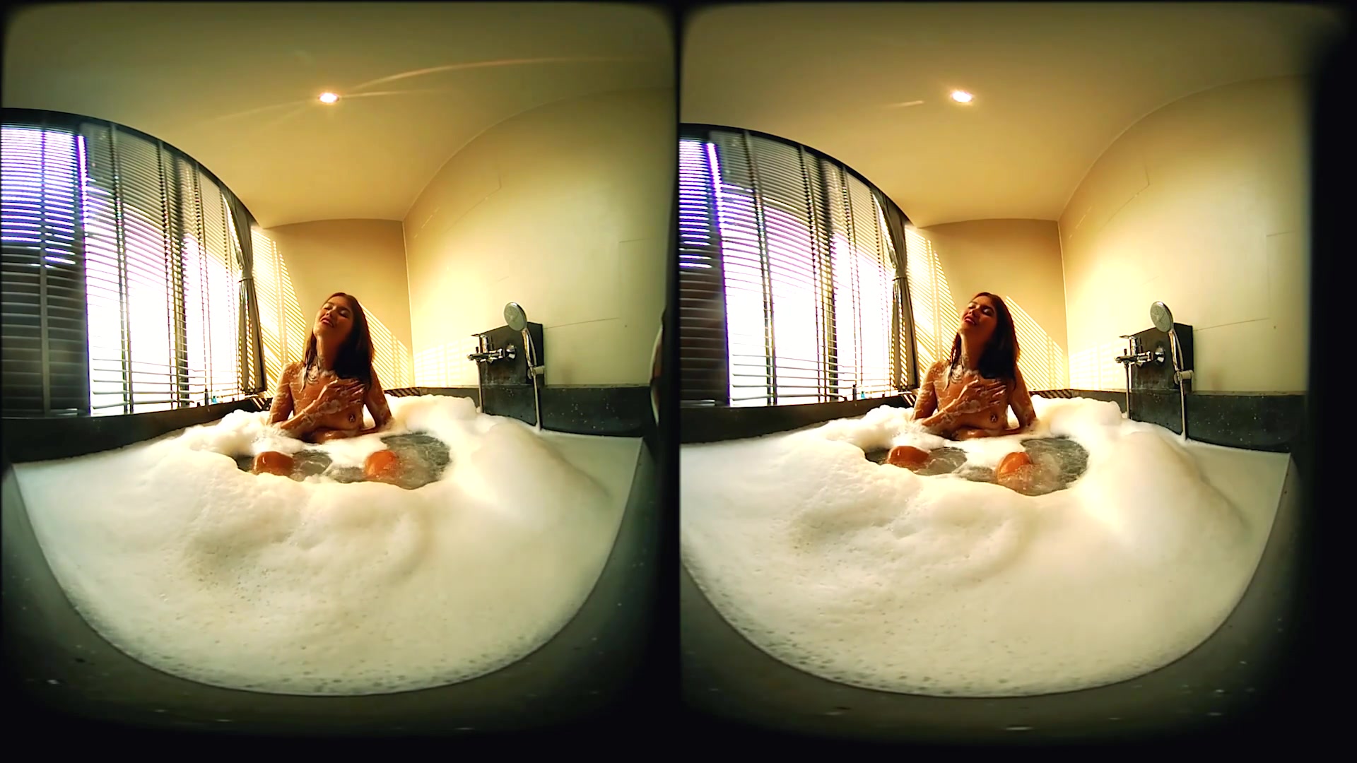 Wet Finger Games In The Whirlpool 2 - VRPussyVision