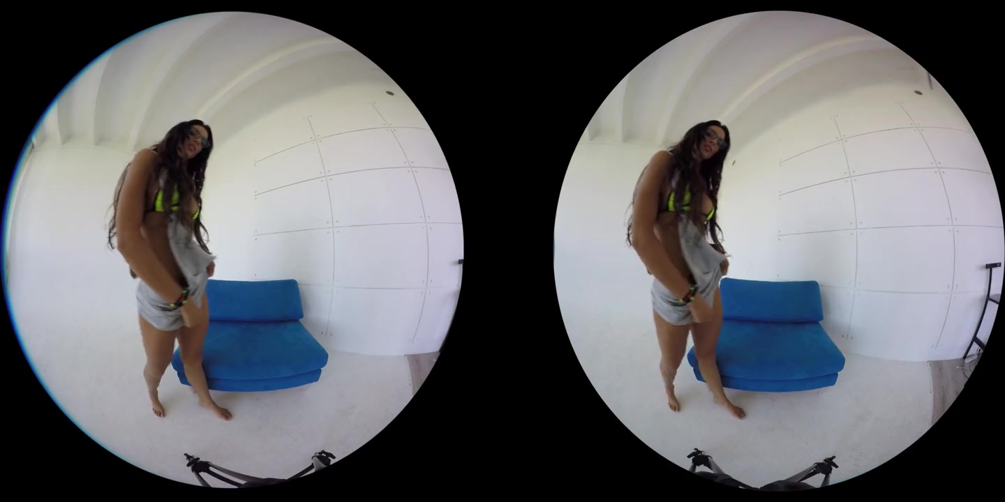Vacationing Hottie Ends Up Naked