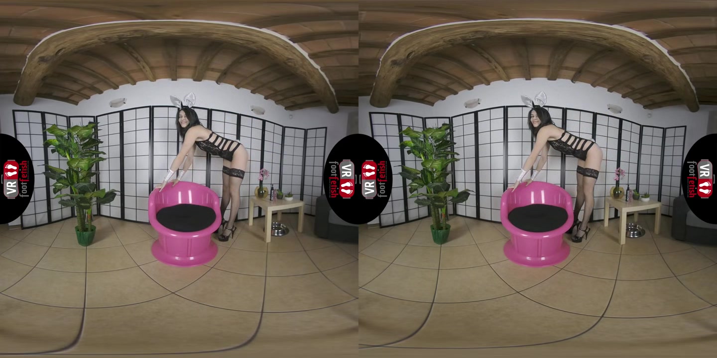 Big Ass Babe With An Amazing Ass Scarlett Enjoys Stuffing Her Dildo Deep Inside Her Shaved Muff In VR - VRFootFetish
