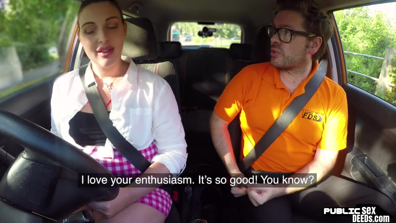 Car instructor fucks brunette BBW in wet pussy in car
