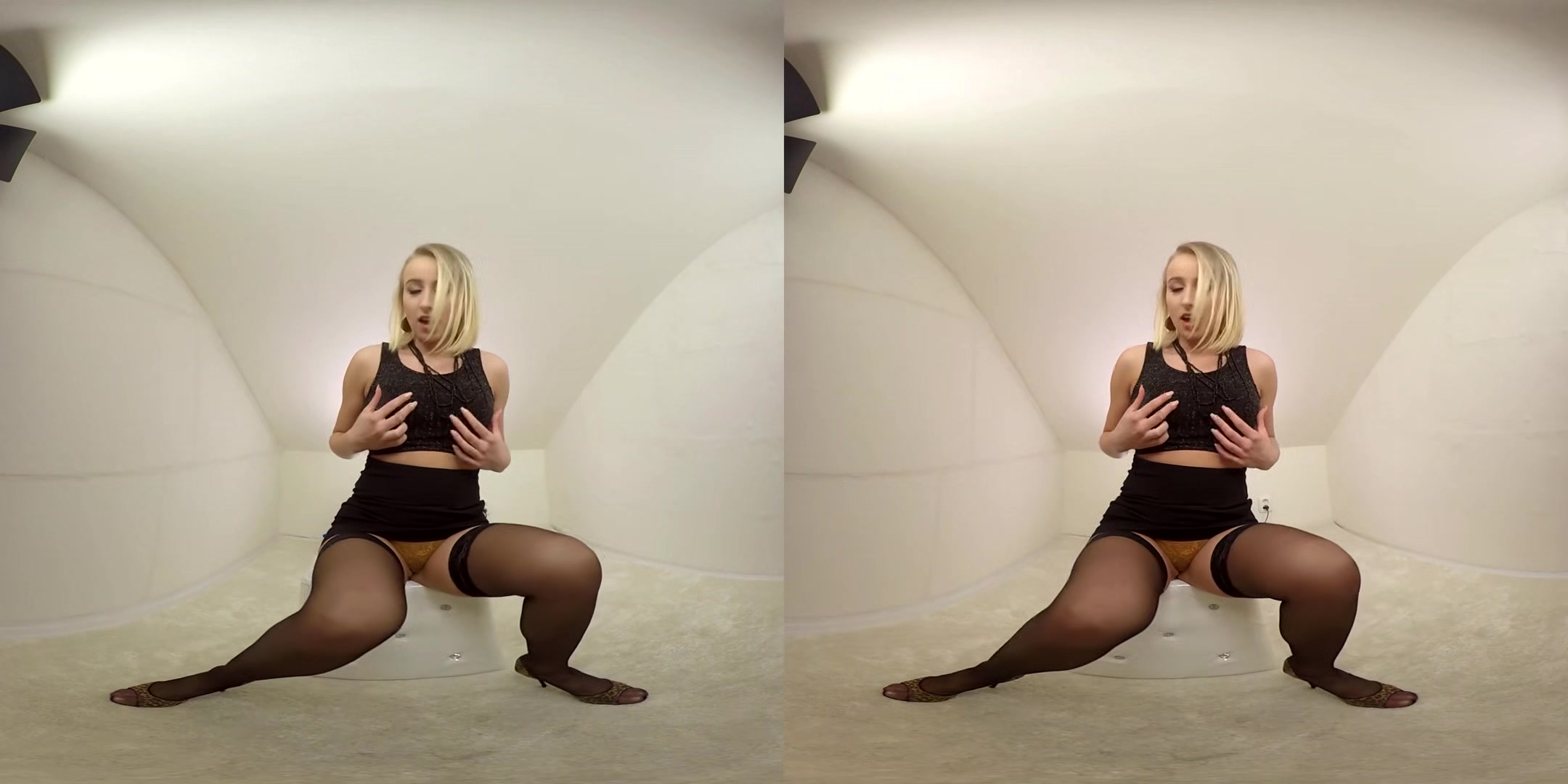 256 - Gianna Ray - Petite Blonde Solo Model Striptease Toying