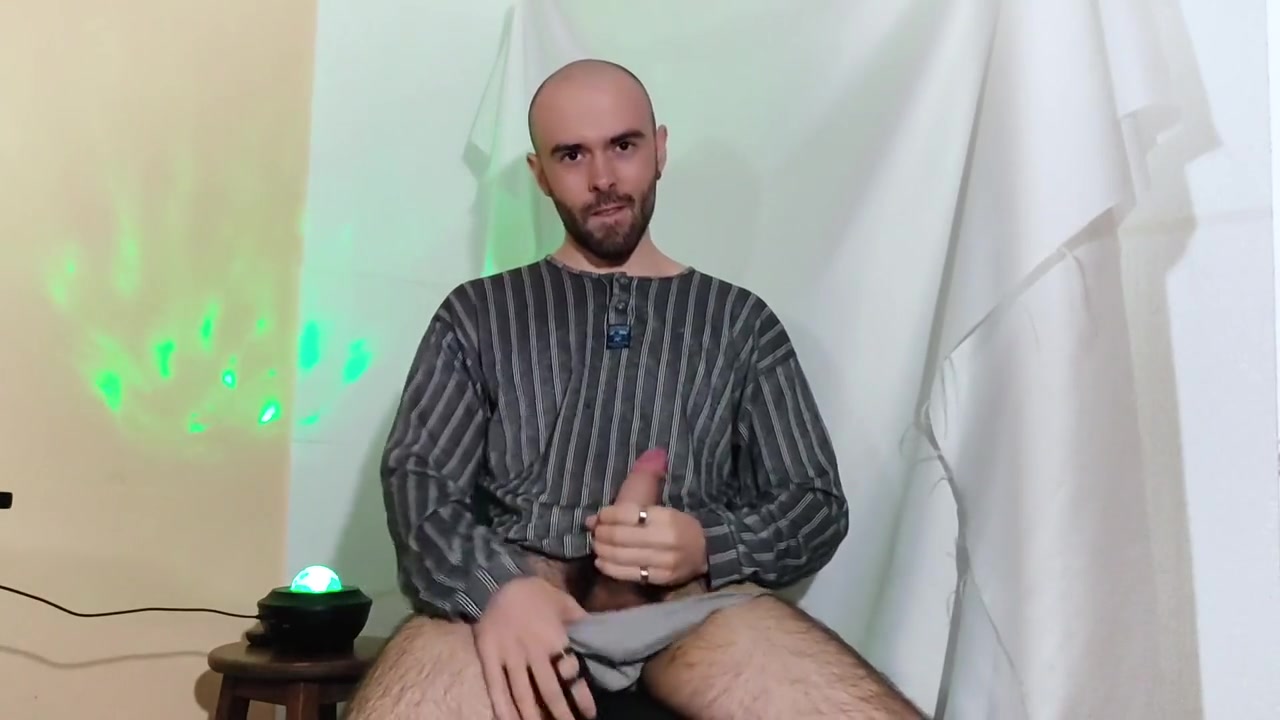 Hairy Latin Model Louis Ferdinando Jerking Off Performance
