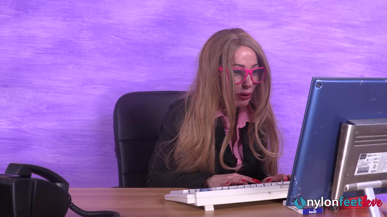 Sexy boss Ania finds out that you've got a thing for feet
