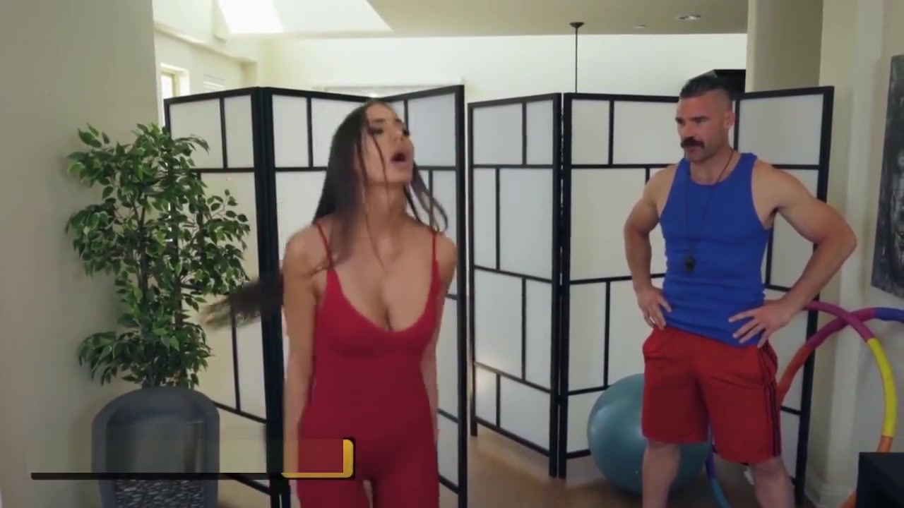 Brazzers - Gym slut Desiree Dulce gets pounded by dilf