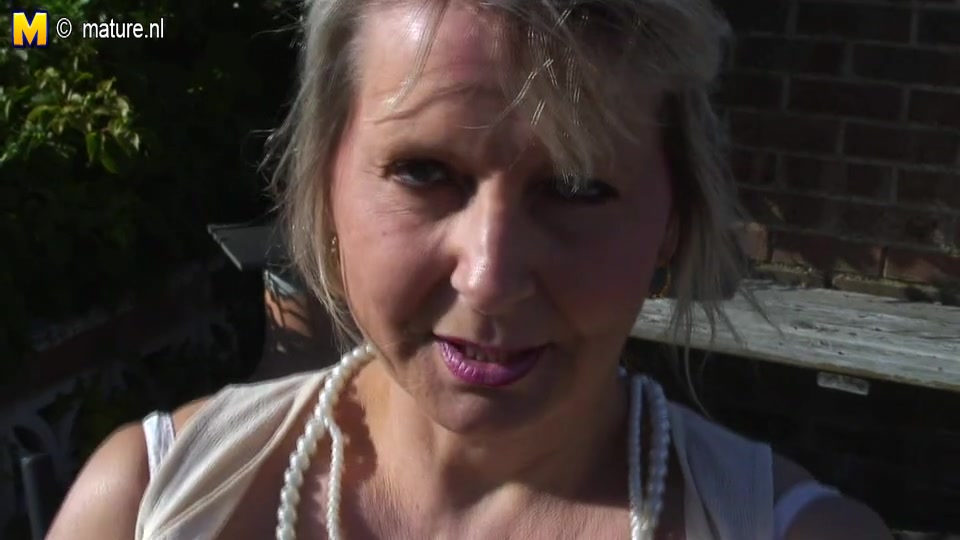 Big Breasted Mature Slut Playing In The Garden - MatureNL