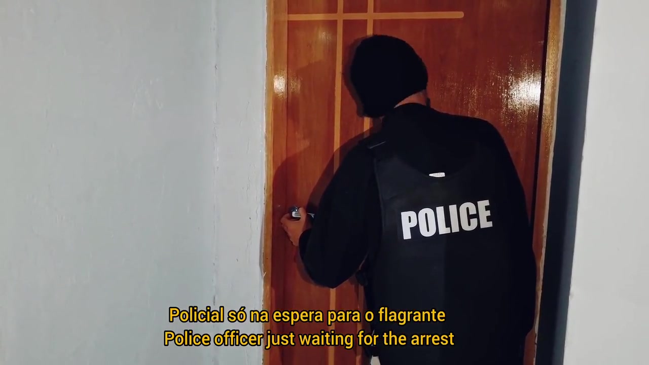 Corrupt Cop Offers Freedom In Exchange For Sex!