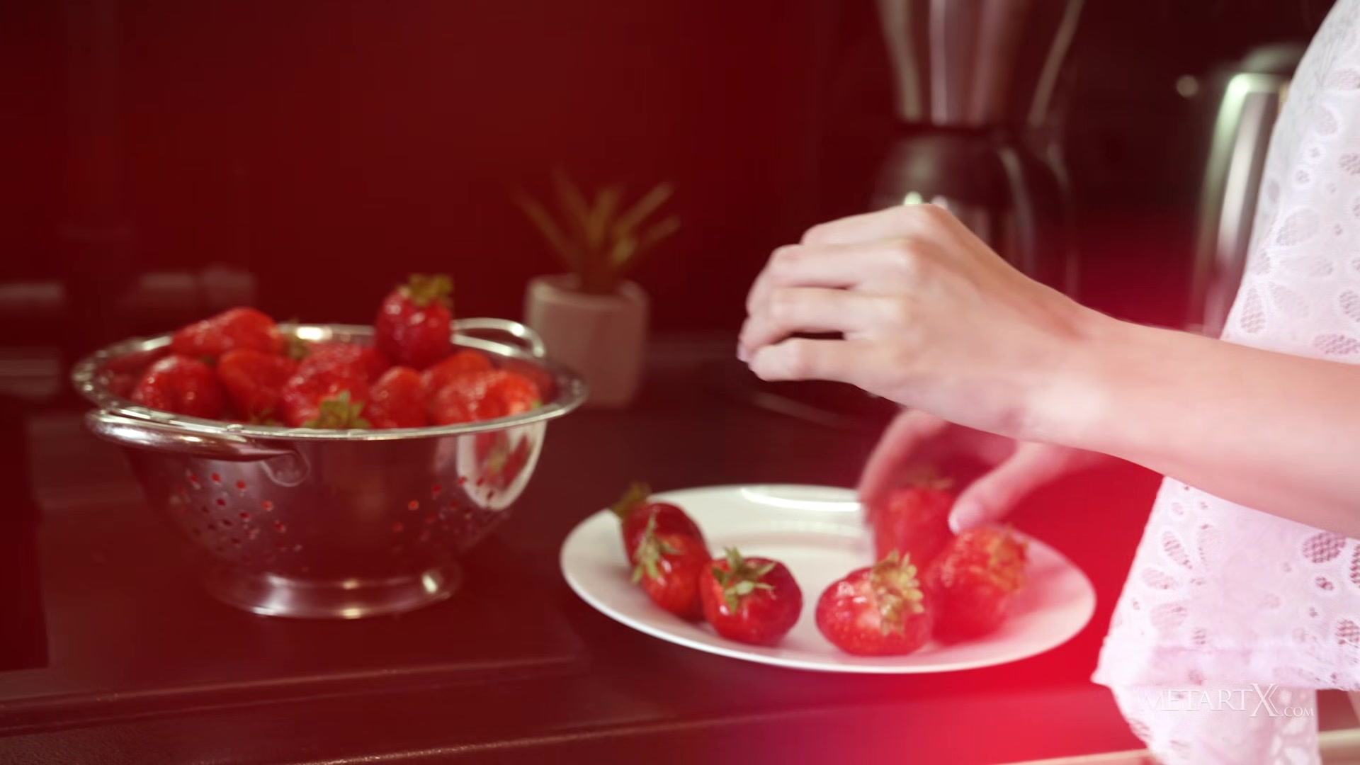 Strawberry - Bjorg Larson - MetartX