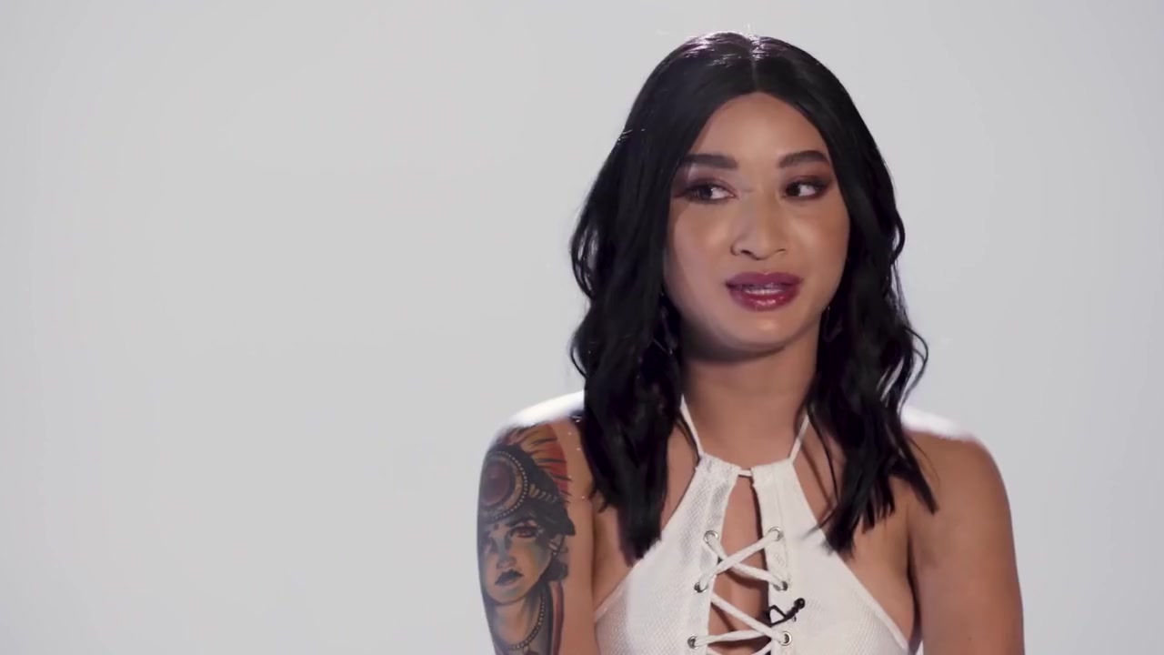 Sitting Down With Pornstar Interview - Avery Black