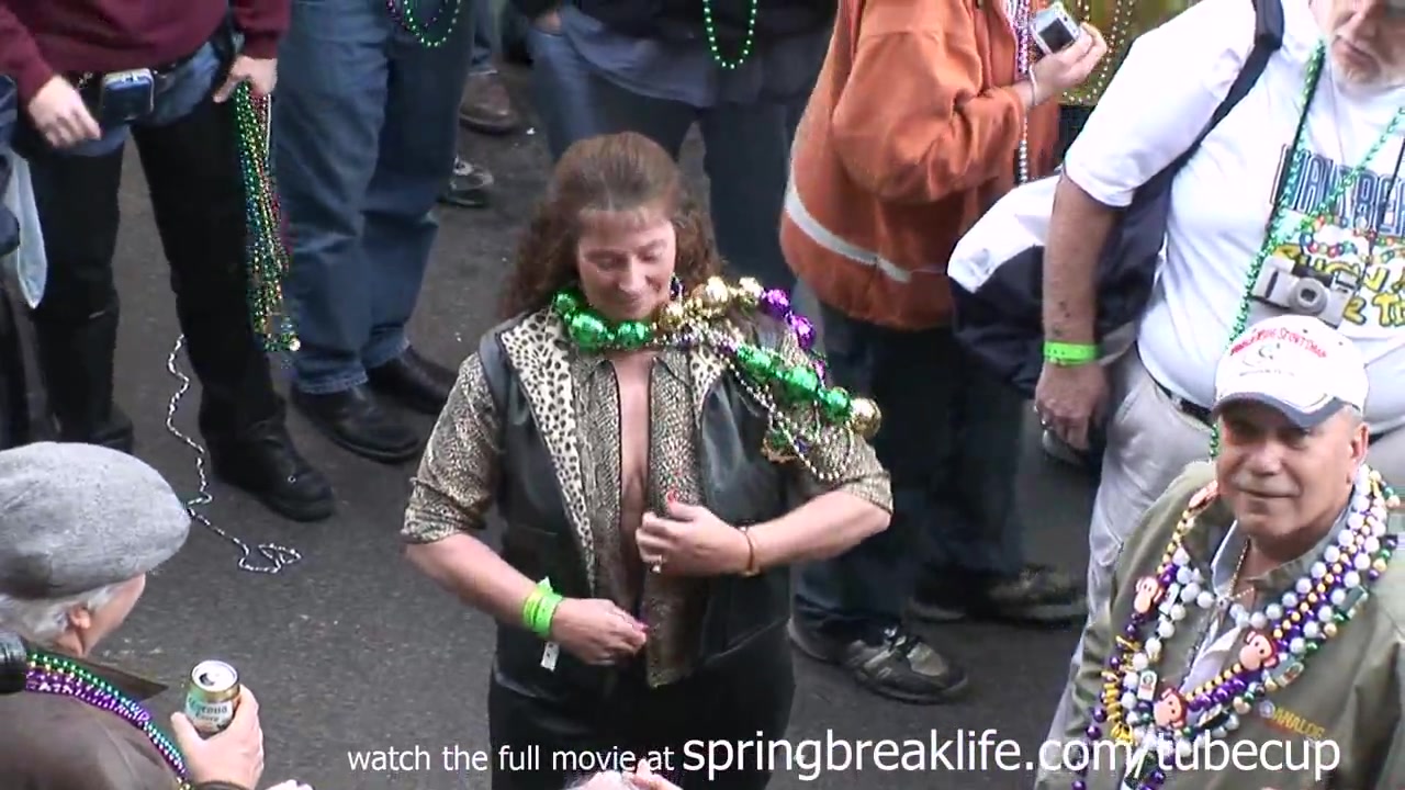 SpringBreakLife Video: Mardi Gras Flashers