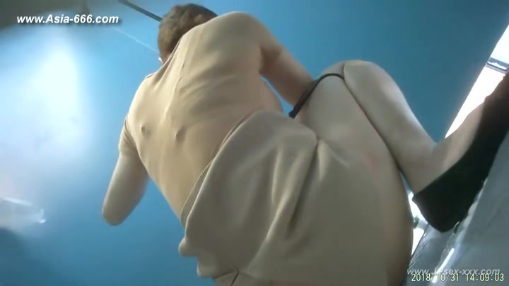 chinese girls go to toilet.121