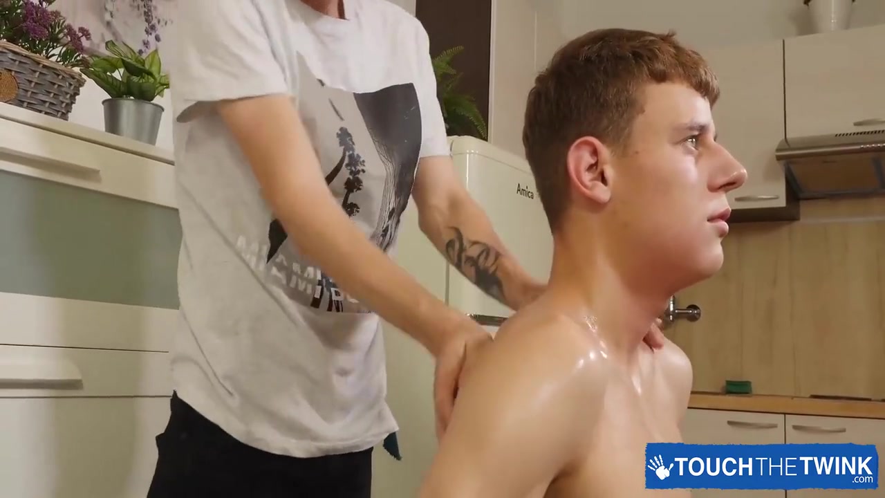 Ollie Barn And Evan Novak In Massage Turns Into Erotic Handjob