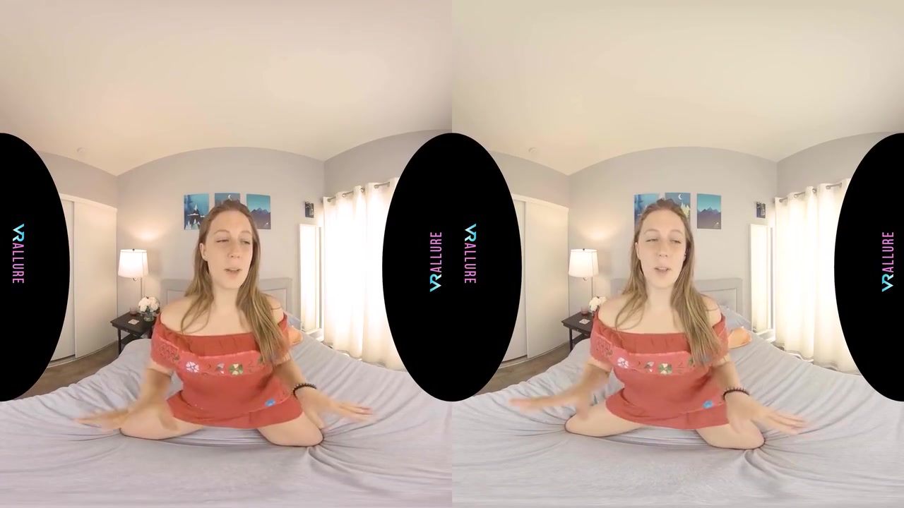 Febby Likes To Show Off Her Curves! - Virtual Reality