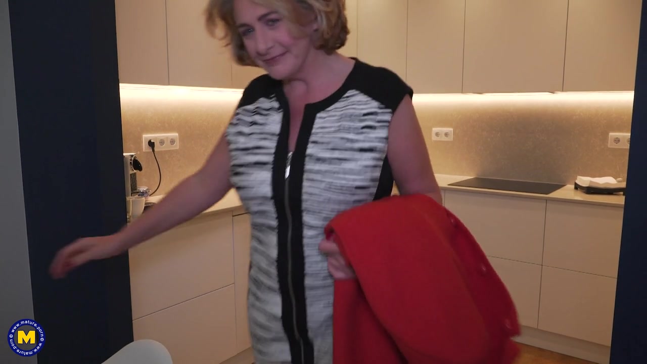 Sexy Mature Camilla Having A 3some With A Young Couple - MatureNl