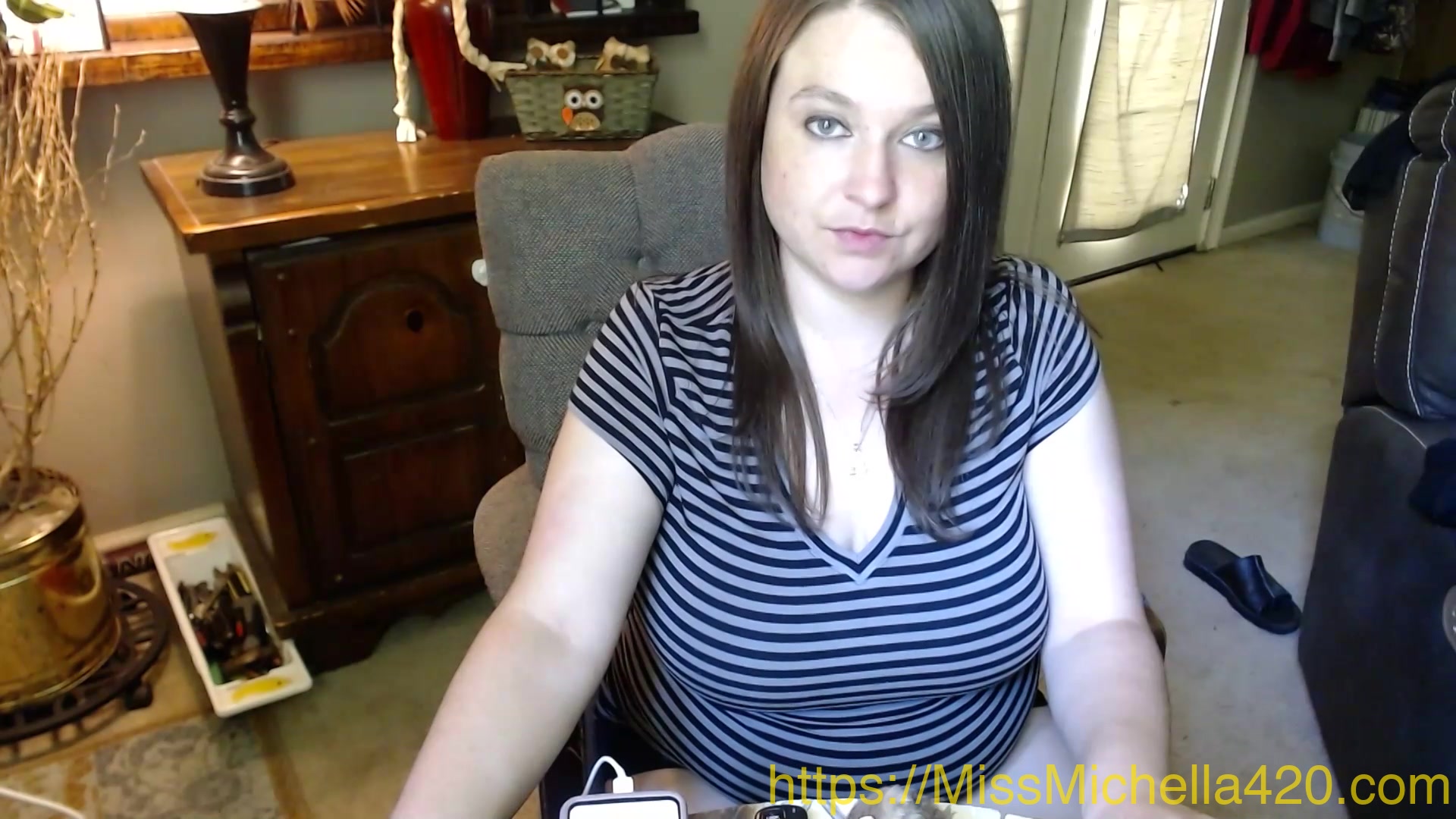 Mistress Loves Using Her Body To Make Sure That Her Beta Bitches Know That They Are Weak And Inferior To Her Always - Missmichella420