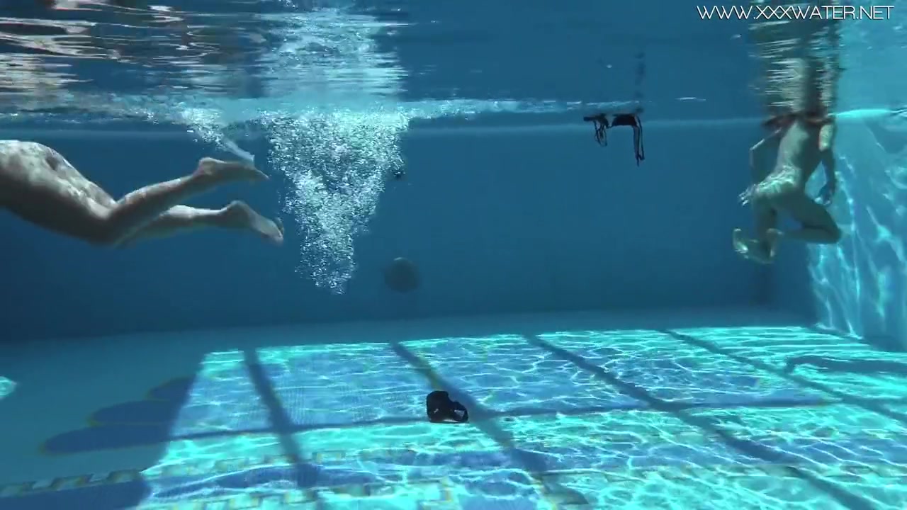 Jessica Lincoln And Lindsey Cruz - Pretty Hot Hotties Cruz And Jessica Swim Naked Together