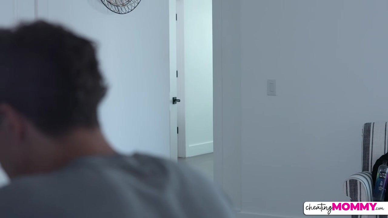 Stepmom Knows Youre Watching - S2:E8