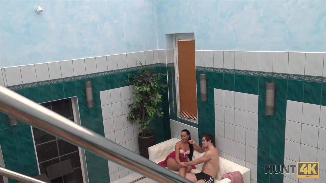 HUNT4K. Hottie earns cash by cheating on BF with another customer