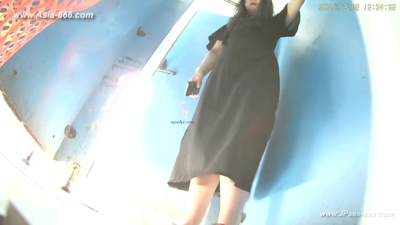 chinese girls go to toilet.317