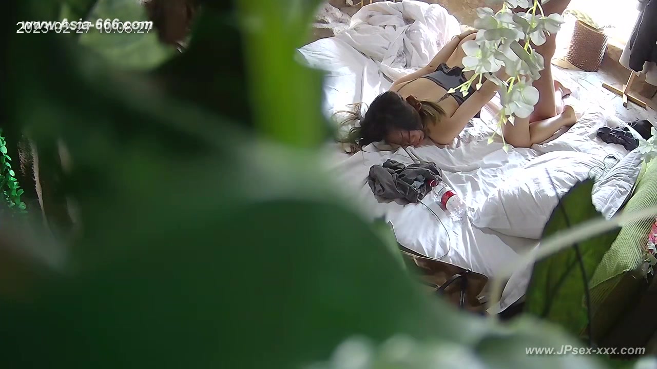 Hackers use the camera to remote monitoring of a lover's home life.634