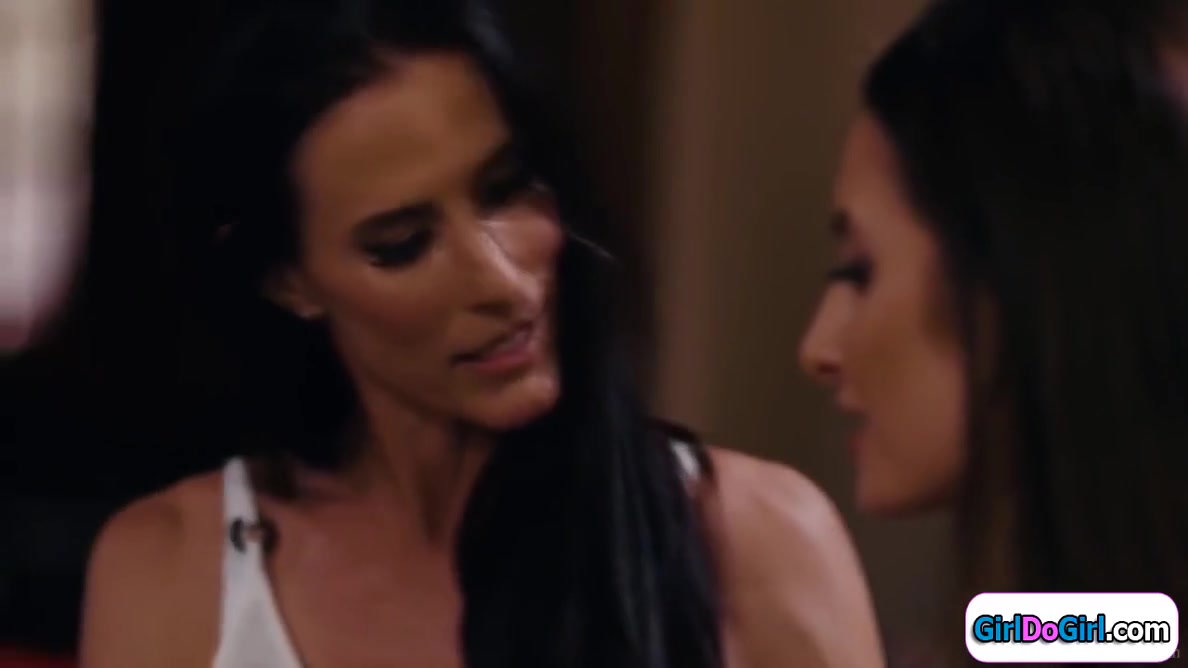 Milf Gets Licked By A Cougar Babysitter