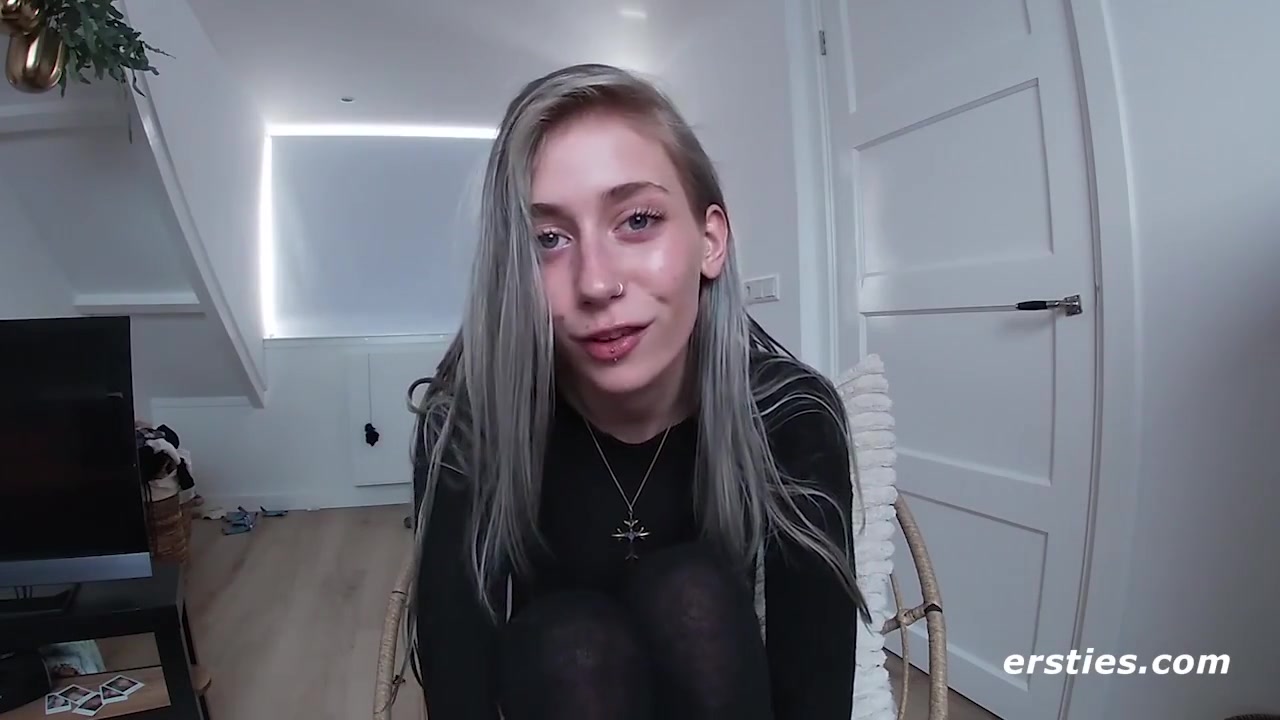 Sweet Amateur Fingers And Toys Herself To Orgasm