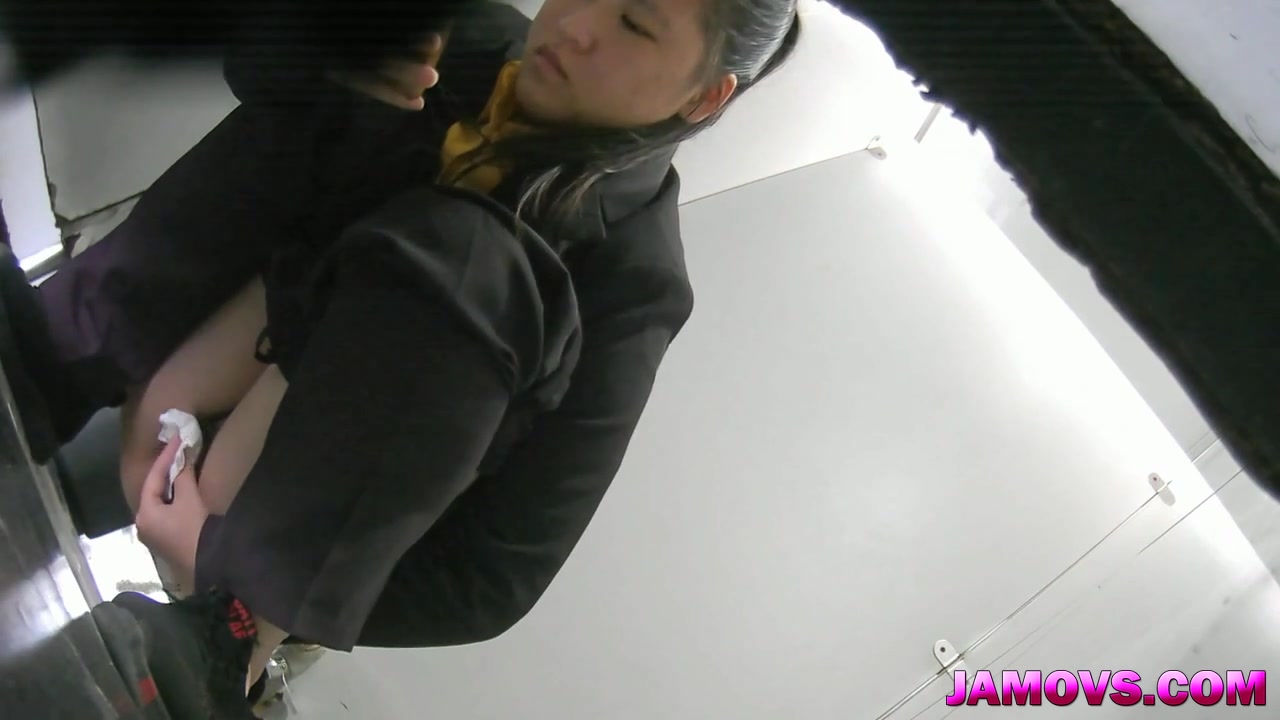 Hairly Asian teen 18+ pussy captured peeing