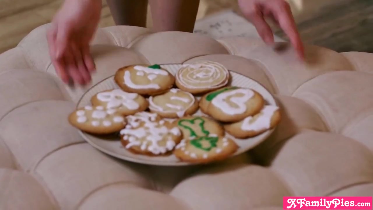 teen 18+ Stepsisters Hime Marie And Nikole Nash Want A Creampie For Xmas