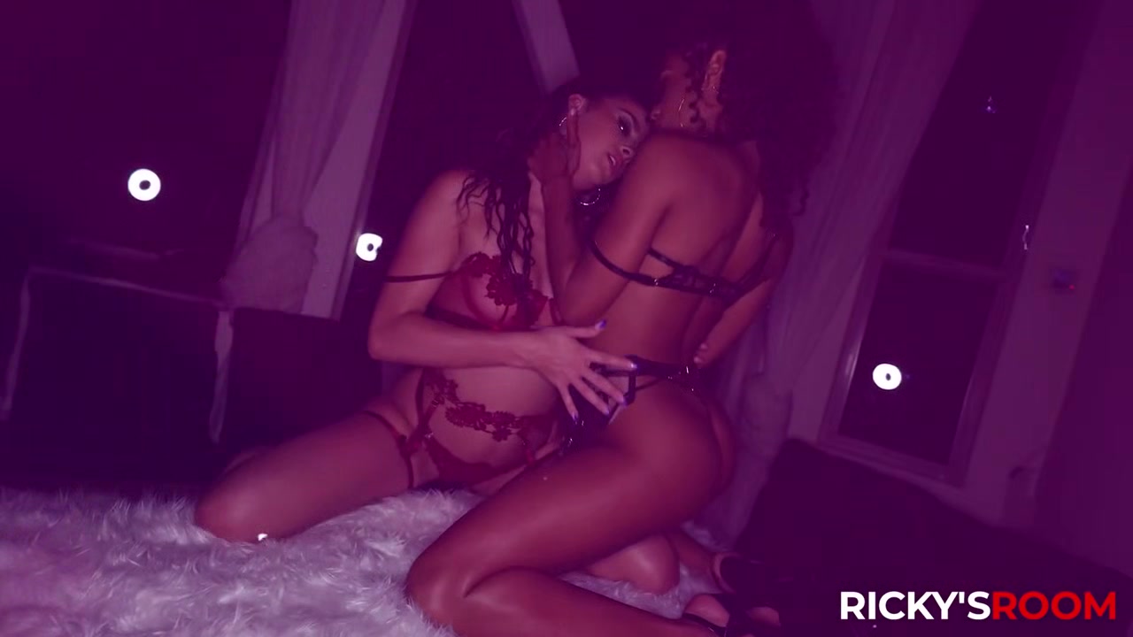 Threesome Of The Year - RickysRoom