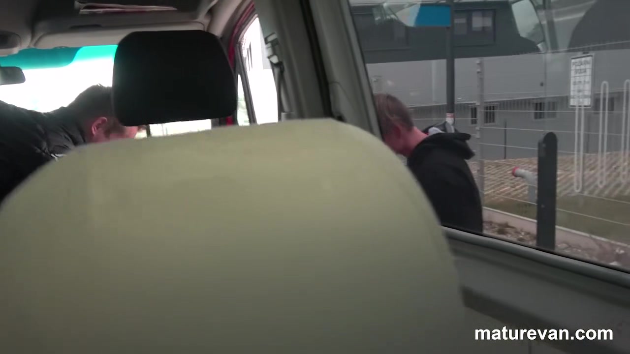 Fucking a Hot Cogar in a Dirty Van - Maturevan