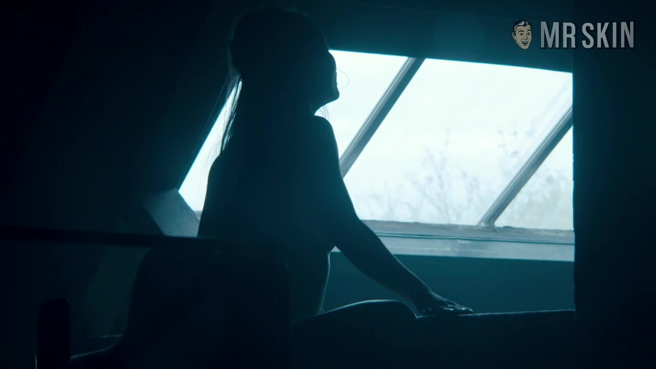 Bust A Grindlewad To Full Frontal Katherine Waterston - Mr.Skin